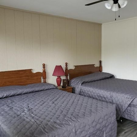 Axtons Bass City Lake Front Resort Emory Exterior foto