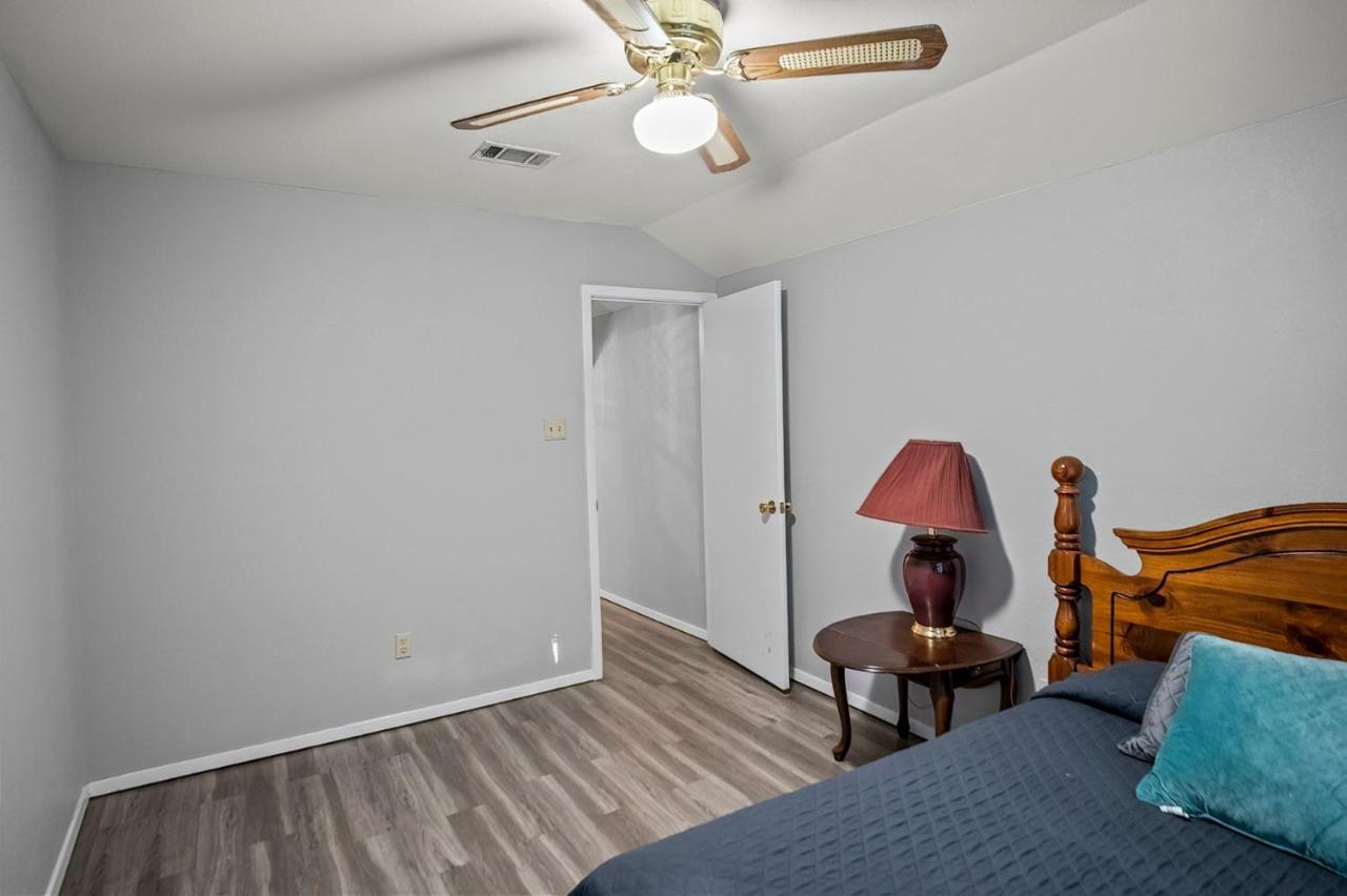Axtons Bass City Lake Front Resort Emory Exterior foto